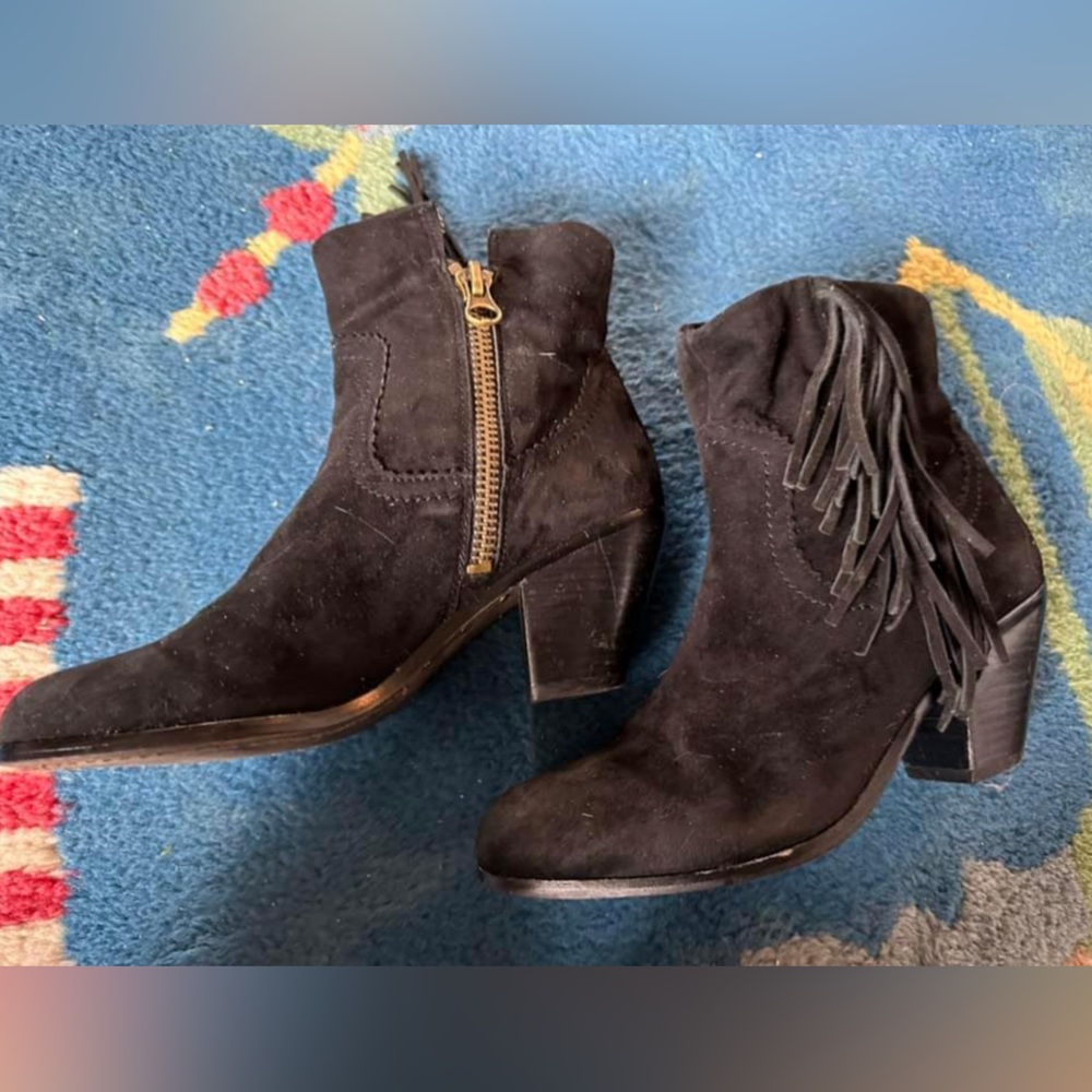 Size 8 Sam Edelman suede boots